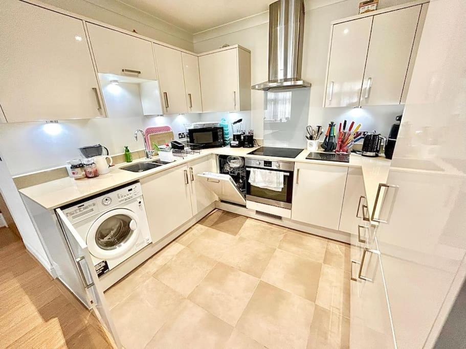 Lovely Cosy Apartment Бромли Екстериор снимка